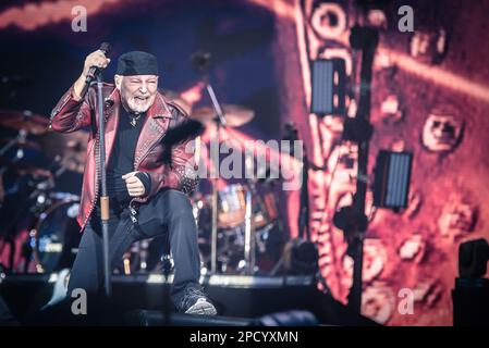 Torino, Italia. 30 giugno 2022. Il cantante rock english Vasco ha suonato dal vivo sul palco dello stadio Olimpico Torino. Credito: Andrea Pinna Foto Stock