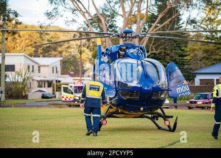 L'elicottero australiano CareFlight Airbus H145 sponsorizzato da Mounties Care. L'elicottero porta un medico specialista e un paramedico di terapia critica Foto Stock