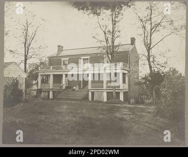 McLean's House, Appomattox, Virginia Scene of Lee's Arrender, Appomattox Court House, Virginia, aprile 1865. Wilbur McLean casa. Titolo della voce, titolo alternativo, fotografo, e data dal Catalogo degli incidenti fotografici della guerra, dalla galleria di Alexander Gardner..di Bob Zeller, pubblicato dal Center for Civil War Photography, c2003, vedere anche HABS copy negative, VA, 6-APPO, 1-1, Acquisto; L.C. Handy, Washington, D.C.; 1905 novembre 25; (DLC/PP-1905: 42760A). Stati Uniti, Storia, Guerra civile, 1861-1865, Stati Uniti, Virginia, Appomattox Court House. Foto Stock