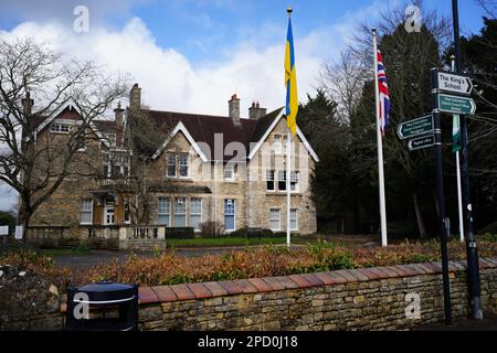 Gli uffici del consiglio del Consiglio distrettuale di West Oxfordshire a Witney, dove dovrebbe aver luogo un'audizione pubblica dopo che il presentatore televisivo Jeremy Clarkson ha rifiutato il permesso di pianificare lo scorso anno dal consiglio, di estendere un parcheggio alla sua fattoria Didley Squat nell'Oxfordshire. Data immagine: Martedì 14 marzo 2023. Foto Stock