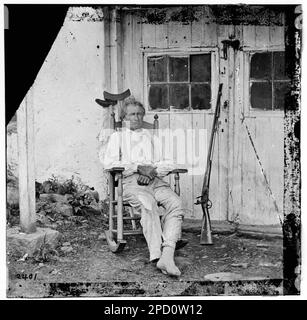 Gettysburg, Pennsylvania. John L. Burns, il "vecchio eroe di Gettysburg", con pistola e stampelle. Fotografie della guerra civile, 1861-1865 . Stati Uniti, Storia, Guerra civile, 1861-1865. Foto Stock