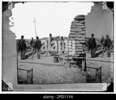 Charleston, South Carolina (nelle vicinanze). Pistola con equipaggio a Morris Island. Fotografie della guerra civile, 1861-1865 . Stati Uniti, Storia, Guerra civile, 1861-1865. Foto Stock