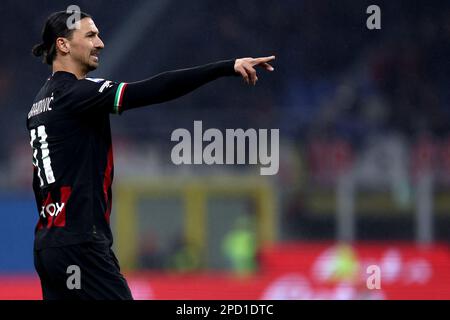 Milano, Italia. 13th Mar, 2023. Zlatan Ibrahimovic di AC Milan gests durante la Serie Una partita di calcio tra AC Milan e noi Salernitana allo Stadio Giuseppe Meazza il 13 marzo 2023 a Milano . Credit: Marco Canoniero/Alamy Live News Foto Stock