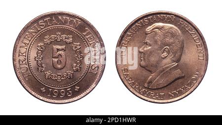 Rovesciamento e inversione di 1993 cinque tenne in acciaio placcato rame turkmenistan moneta isolata su fondo bianco Foto Stock