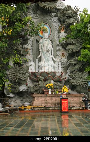 Statue di Buddha intagliate a mano fotografate a Hoi An, in Vietnam precedentemente noto come Fai-Fo o Faifoo, Foto Stock