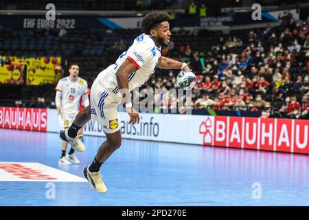 Benoit Kounkoud (Francia) contro il Montenegro. EHF Euro 2022. Round principale Foto Stock