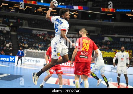 Benoit Kounkoud (Francia) contro il Montenegro. EHF Euro 2022. Round principale Foto Stock