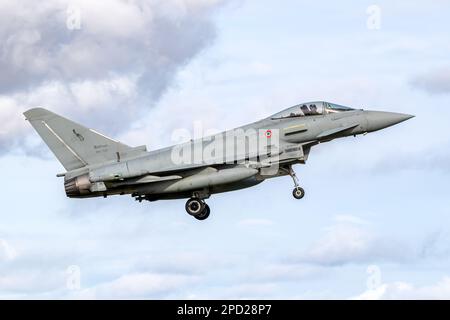 Air Force Eurofighter F-2000A Typhoon dal 132 Gruppo CBR Istrana arriva alla base aerea di Leeuwarden, Paesi Bassi - 30 marzo 2022 Foto Stock