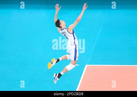 Alessandro Michioletto (Italia) serve. Campionato del mondo di pallavolo 2022. Foto Stock