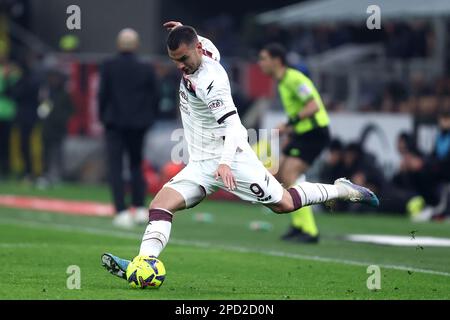 Milano, Italia. 13th Mar, 2023. Federico Bonazzoli di noi Salernitana controlla la palla durante la Serie A match beetween AC Milan and US Salernitana at Stadio Giuseppe Meazza on March 13, 2023 in Milano, Italy . Credit: Marco Canoniero/Alamy Live News Foto Stock