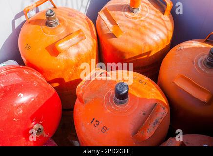 Il butano lo stoccaggio di bottiglie di riciclo, centro di riciclaggio Foto Stock