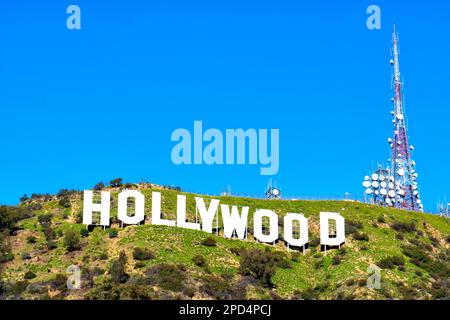 LOS ANGELES, CALIFORNIA - 18 GENNAIO 2023: Guarda l'insegna di Hollywood sul monte Lee Foto Stock