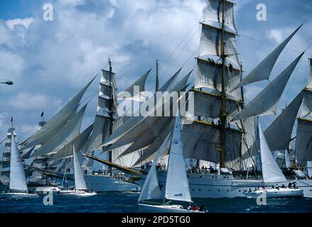 Navi alte al Cadiz partenza gara, 2000 Foto Stock