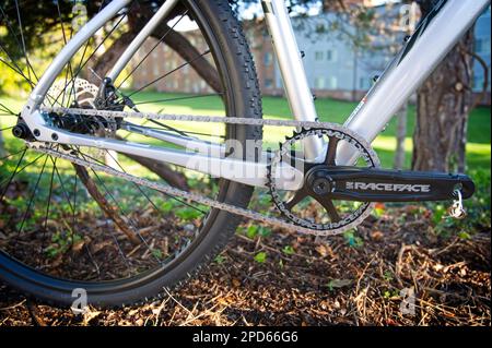 10-14-2022: La Salsa Stormchaser a velocità singola viene touted come una bici da ghiaia progettata per prevalere in condizioni di maltempo e di scricchiolatura della trasmissione. Il Foto Stock