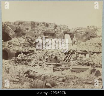 Vista interna di Fort Sumter, South Carolina, che mostra gli effetti del bombardamento. Titolo della voce, scritto a mano in verso: «Miller, vol.. I, p. 101', Gift; col. Godwin Ordway; 1948. Stati Uniti, History, Civil War, 1861-1865, Fort Sumter (Charleston, S.C.), 1860-1870, Stati Uniti, Carolina del Sud, Charleston. Foto Stock