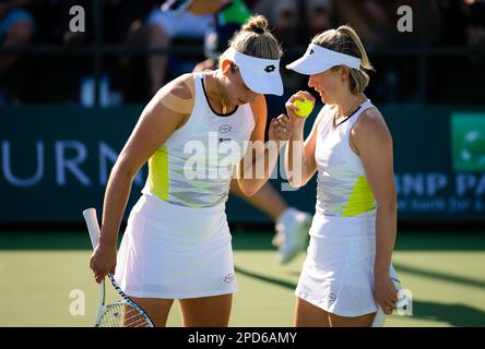 Storm Hunter of Australia & Elise Mertens of Belgium durante il primo round di doppie al BNP Paribas Open 2023, WTA 1000 torneo di tennis il 12 marzo 2023 a Indian Wells, USA - Foto: Rob Prange/DPPI/LiveMedia Foto Stock