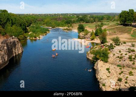 Pont Du Gard - antico ponte dell'acquedotto romano che attraversa il fiume Gardon a Vers-Pont-du-Gard, Francia Foto Stock