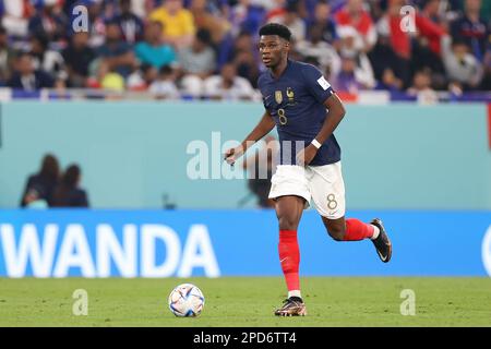 Aurelien Tchouameni di Francia in azione durante la Coppa del mondo FIFA Qatar 2022 Match tra Francia e Danimarca allo Stadio 974. Punteggio finale: Francia 2:1 Danimarca. Foto Stock