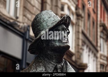 La statua di James Joyce su North Earl Street, Dublino, scolpita da Marjorie Fitzgibbon Foto Stock