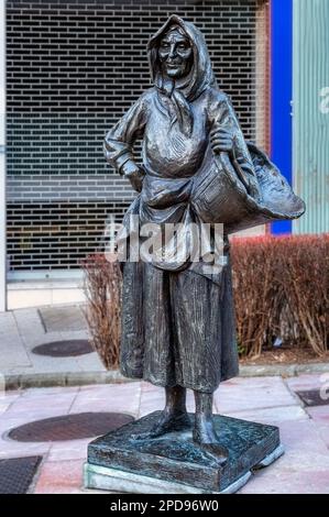 Oviedo, Asturie, Spagna: Scultura chiamata Gitana Foto Stock