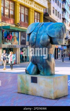 Oviedo, Asturie, Spagna: Scultura chiamata Berrocal el Diestro Foto Stock