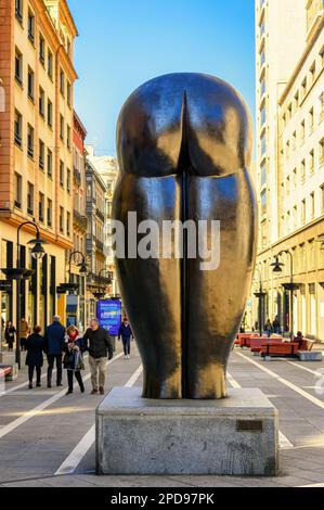 Oviedo, Asturie, Spagna: Scultura chiamata Culis Monumentalibus di Eduardo Urculo Foto Stock