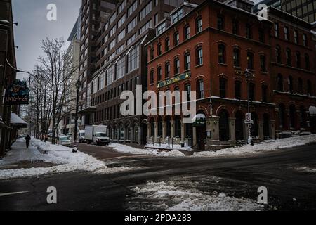 The Old Triangle Irish Alehouse in the Brick District, 1862-1869, 5136 Prince St Foto Stock