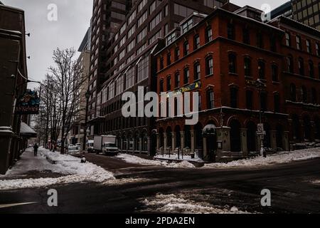 The Old Triangle Irish Alehouse in the Brick District, 1862-1869, 5136 Prince St Foto Stock