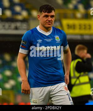 Ethan Devine, lettore FC Linfield. BetMcLean Cup Final 2023, Linfield Vs Coleraine. Stadio nazionale al Windsor Park, Belfast. Foto Stock