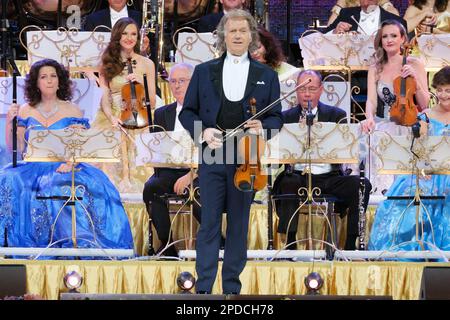Madrid, Spagna. 14th Mar, 2023. Andre Rieu della Johann Strauss-Andre Rieu Orchestra, si esibisce durante il concerto del Tour 2023 presso il centro storico di Madrid. Credit: SOPA Images Limited/Alamy Live News Foto Stock