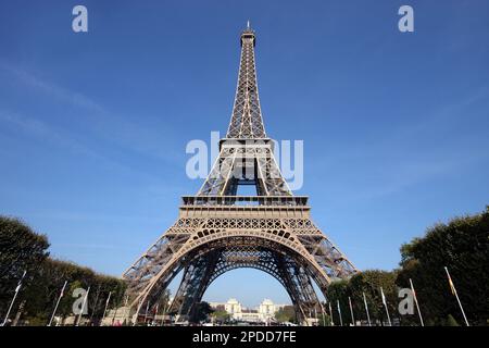 Torre Eiffel, vista a occhio di verme, Francia, Parigi Foto Stock