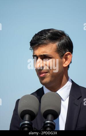 San Diego, California, Stati Uniti. 13th Mar, 2023. Il primo ministro britannico Rishi Sunak ascolta gli Stati Uniti Il presidente Joe Biden annuncia una nuova partnership AUKUS con Australia e Regno Unito alla base navale di Point Loma. (Photo Credit: © Mark Alfred/ZUMA Press Wire) SOLO PER USO EDITORIALE! Non per USO commerciale! Foto Stock