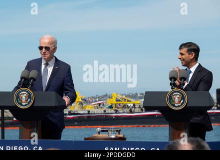 San Diego, California, Stati Uniti. 13th Mar, 2023. Il primo ministro britannico Rishi Sunak, giusto, ascolta gli Stati Uniti Il presidente Joe Biden annuncia una nuova partnership AUKUS con Australia e Regno Unito alla base navale di Point Loma. (Photo Credit: © Mark Alfred/ZUMA Press Wire) SOLO PER USO EDITORIALE! Non per USO commerciale! Foto Stock