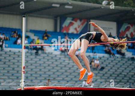 Gara di atletica leggera femminile scarpe e shorts Adidas Spikes giochi sportivi estivi Foto stock Alamy