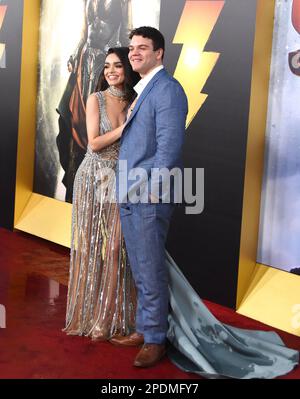 Los Angeles, California, USA 14th Marzo 2023 attrice Rachel Zegler e Josh Andres Rivera partecipano alla prima di Warner Bros. "Shazam! Fury of the Gods' al Regency Village Theatre il 14 marzo 2023 a Los Angeles, California, USA. Foto di Barry King/Alamy Live News Foto Stock