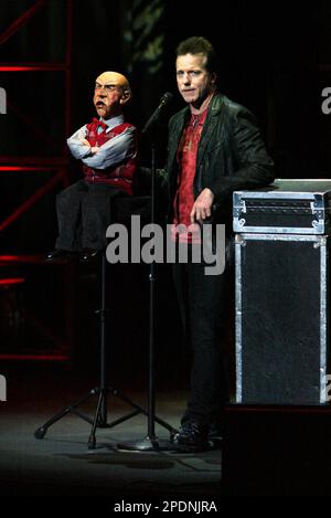 Jeff Dunham e il ventiloquista 'Walter' Jeff Dunham suonano dal vivo in concerto presso il Teatro Statale. Sydney, Australia - 06.11.09 Foto Stock