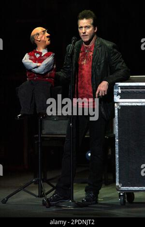 Jeff Dunham e il ventiloquista 'Walter' Jeff Dunham suonano dal vivo in concerto presso il Teatro Statale. Sydney, Australia - 06.11.09 Foto Stock