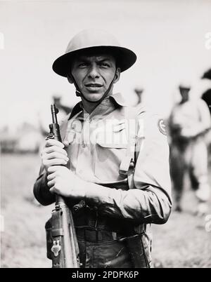 Sinatra come il soldato Maggio da qui all'eternità, foto pubblicitaria 1953 Foto Stock