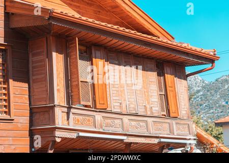 L'ambiente naturale del villaggio turco di Ormana e gli affascinanti edifici creano una scena rustica e pittoresca che trasporta i visitatori in un momento più semplice. Foto Stock