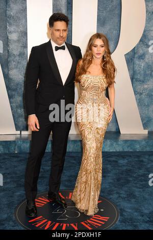 BEVERLY HILLS, CALIFORNIA - 12 MARZO: (L-R) Joe Manganiello e Sofia Vergara partecipano al 2023° Vanity Fair Oscar Party organizzato da Radhika Jones al Walis Annenberg Center for the Performing Arts il 12 marzo 2023 a Beverly Hills, California. Credit: Jeffrey Mayer/JTMPhotos/MediaPunch Foto Stock