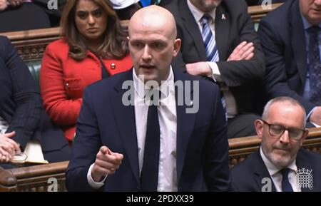 Stephen Flynn, leader dell'SNP Westminster, interviene durante le interrogazioni del primo Ministro alla Camera dei Comuni di Londra. Data immagine: Mercoledì 26 ottobre 2022. Foto Stock