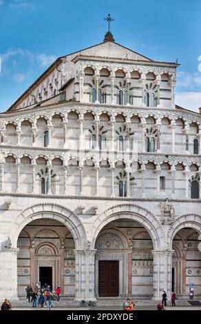 Vista esterna della Cattedrale di San Martino di Lucca, Duomo di San Martino, Toscana, Italia Foto Stock