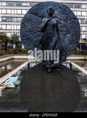 Una statua dell'infermiera britannico-giamaicana Mary Jane Seacole a Westminster che ha creato il 'British Hotel' dietro le file durante la guerra di Crimea. Foto Stock