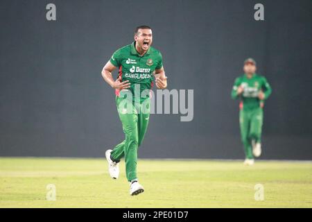 Taskin Ahmed durante il Bangladesh-Inghilterra 3rd e la finale T20I partita di tre serie di match al Sher-e-Bangla National Cricket Stadium, Mirpur, Dhaka, Ba Foto Stock