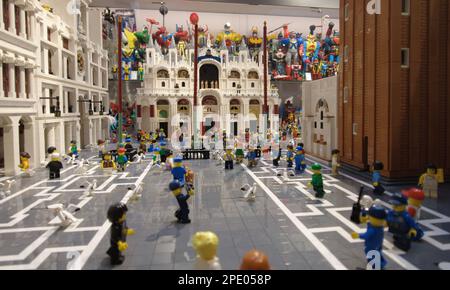 Venezia, Italia, 15th marzo 2023 svelata la più grande creazione LEGO da parte di un privato, composta da oltre 170.000 pezzi e oltre 200 figurine. La ricostruzione di Piazza San Marco di Maurizio Lampis per la creatura di gomma del Museo di Fabrizio Fontanella ha richiesto più di otto mesi e molto studio da completare. Marco secchi / Alamy Live News Foto Stock