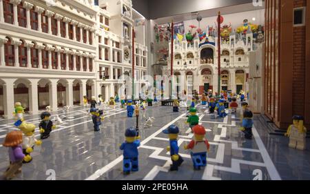 Venezia, Italia, 15th marzo 2023 svelata la più grande creazione LEGO da parte di un privato, composta da oltre 170.000 pezzi e oltre 200 figurine. La ricostruzione di Piazza San Marco di Maurizio Lampis per la creatura di gomma del Museo di Fabrizio Fontanella ha richiesto più di otto mesi e molto studio da completare. Marco secchi / Alamy Live News Foto Stock