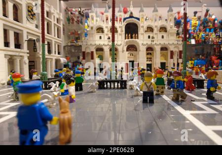 Venezia, Italia, 15th marzo 2023 svelata la più grande creazione LEGO da parte di un privato, composta da oltre 170.000 pezzi e oltre 200 figurine. La ricostruzione di Piazza San Marco di Maurizio Lampis per la creatura di gomma del Museo di Fabrizio Fontanella ha richiesto più di otto mesi e molto studio da completare. Marco secchi / Alamy Live News Foto Stock