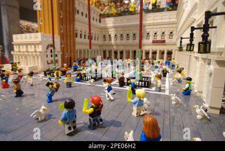 Venezia, Italia, 15th marzo 2023 svelata la più grande creazione LEGO da parte di un privato, composta da oltre 170.000 pezzi e oltre 200 figurine. La ricostruzione di Piazza San Marco di Maurizio Lampis per la creatura di gomma del Museo di Fabrizio Fontanella ha richiesto più di otto mesi e molto studio da completare. Marco secchi / Alamy Live News Foto Stock