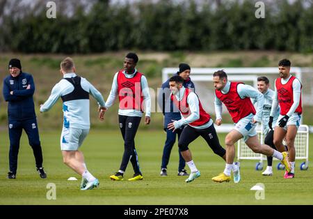 Il West Ham United ha detto Benrahma (centro) durante una sessione di allenamento al Rush Green Training Ground, Romford. Data immagine: Mercoledì 15 marzo 2023. Foto Stock