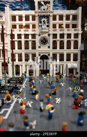 Venezia, Italia, 15th marzo 2023 svelata la più grande creazione LEGO da parte di un privato, composta da oltre 170.000 pezzi e oltre 200 figurine. La ricostruzione di Piazza San Marco di Maurizio Lampis per la creatura di gomma del Museo di Fabrizio Fontanella ha richiesto più di otto mesi e molto studio da completare. Marco secchi / Alamy Live News Foto Stock